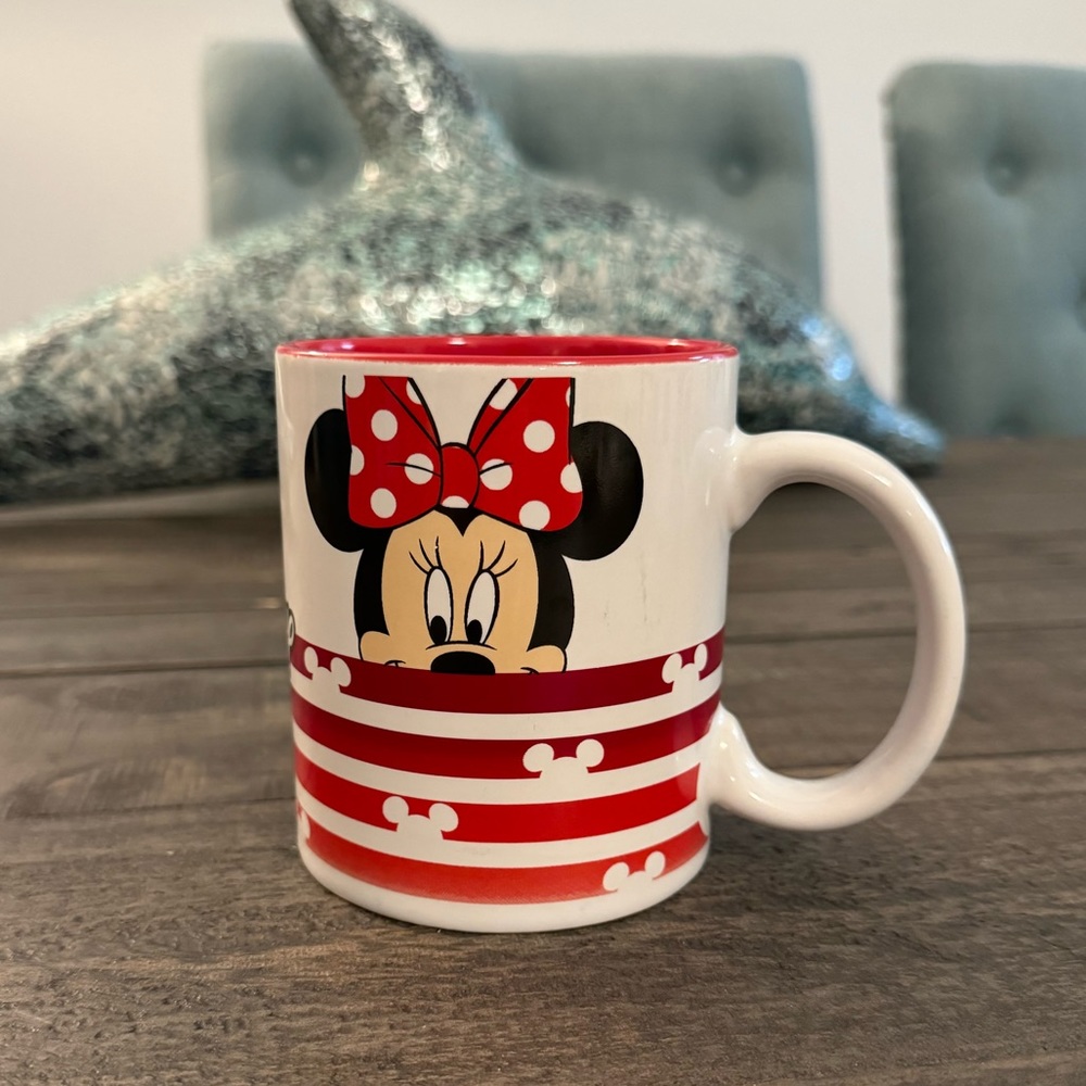 Minnie Mouse peekaboo mug.